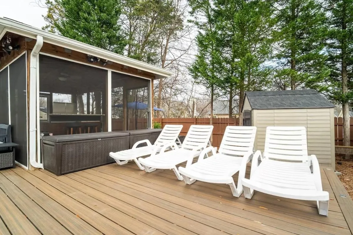 Tiki Hut, Bar, Kitchenette, Grill, Firepit At Pool Lägenhet Charlotte USA