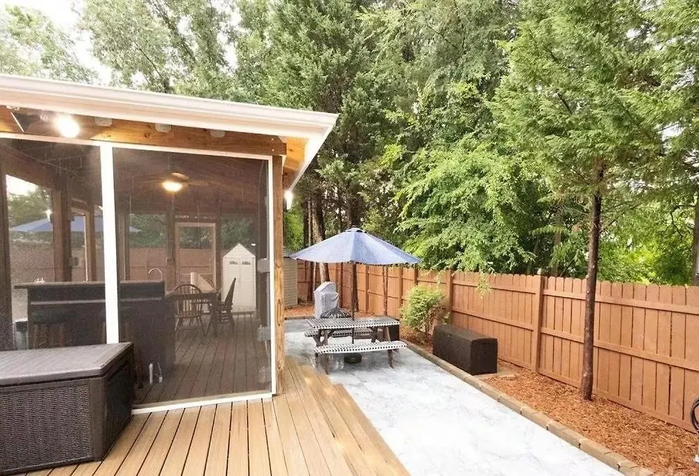 Tiki Hut, Bar, Kitchenette, Grill, Firepit At Pool Lägenhet Charlotte USA