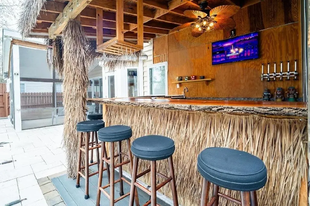 Tiki Hut, Bar, Kitchenette, Grill, Firepit At Pool Lägenhet Charlotte